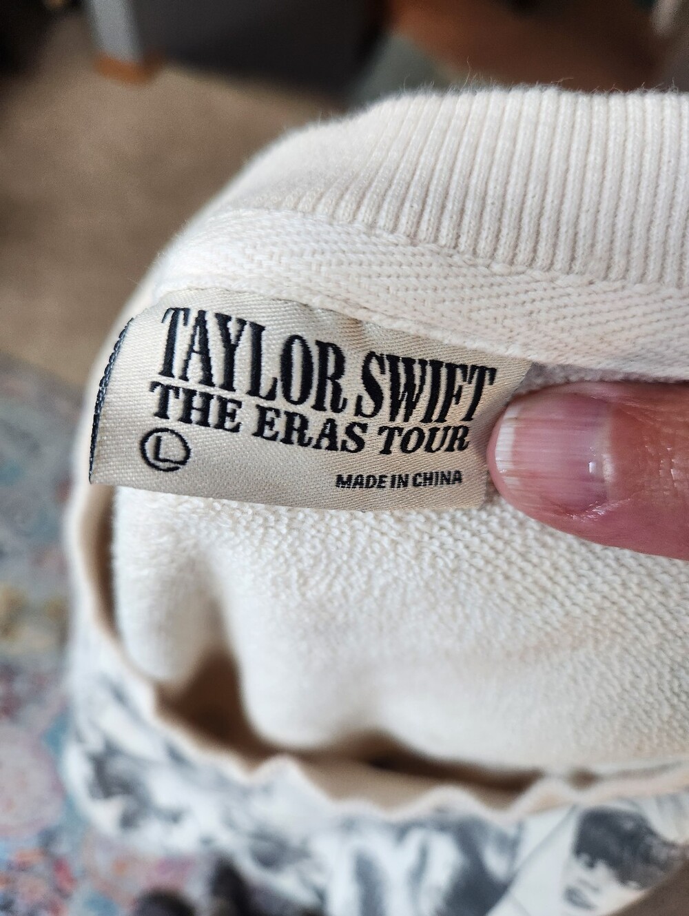 Taylor Swift Eras Tours Official Crewneck Sweatshirt - Black & Cream Large Good! - Picture 11 of 13